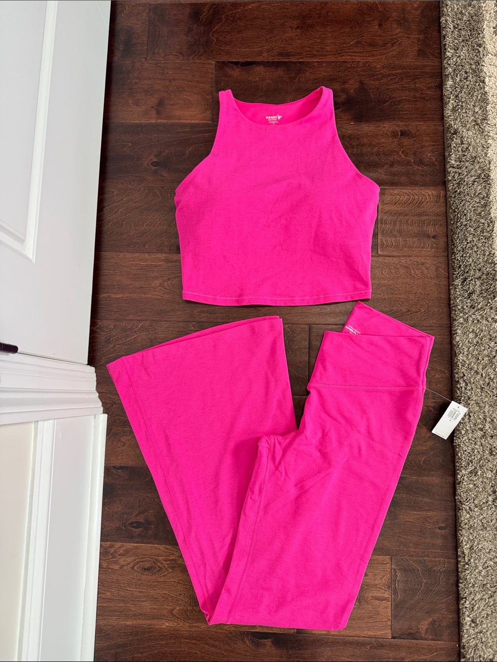 Old Navy Women’s 2-piece Set Activewear Outfit Powerchill Go-Dry Pink Flare